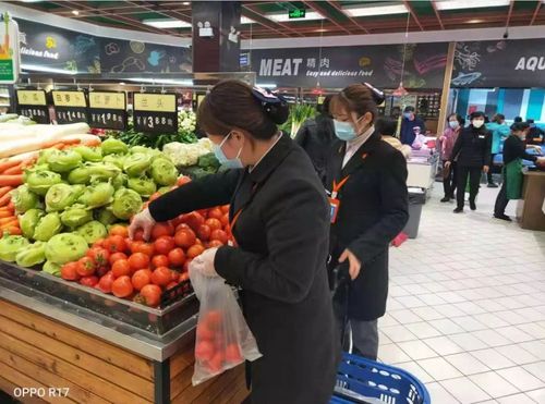 贴心防疫,护送业主 金钟宏佳物业提供 保姆式 服务